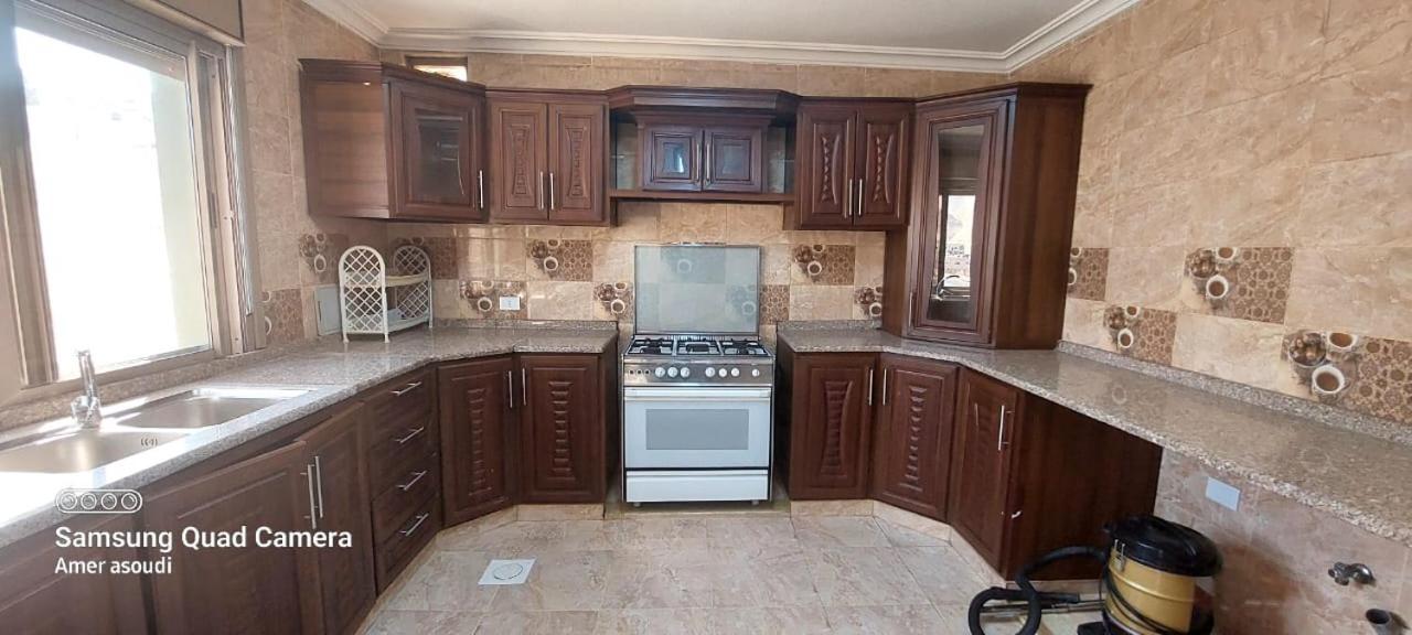 Noor Apartment วาดี มูซา ภายนอก รูปภาพ