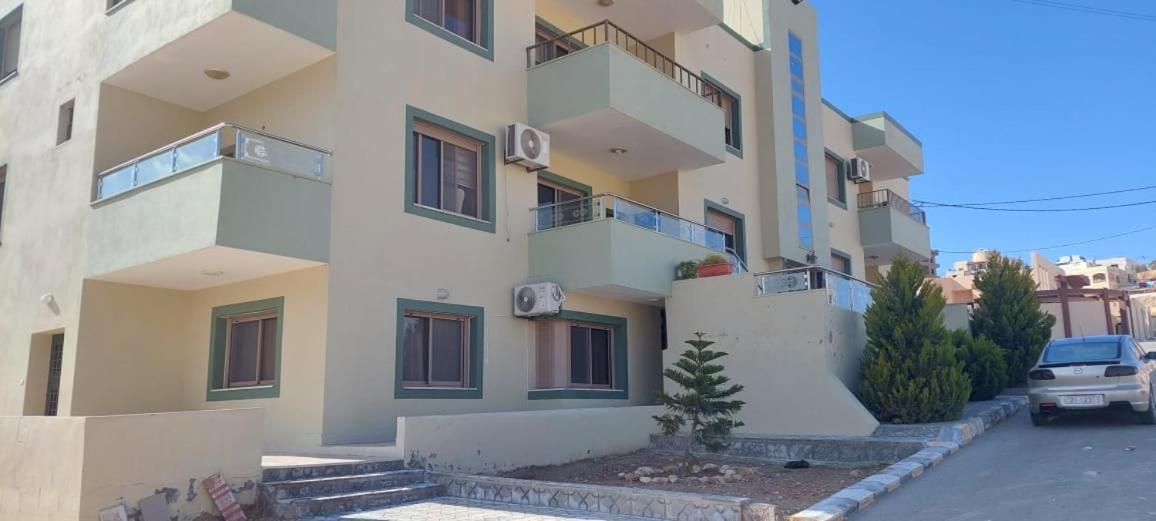 Noor Apartment วาดี มูซา ภายนอก รูปภาพ